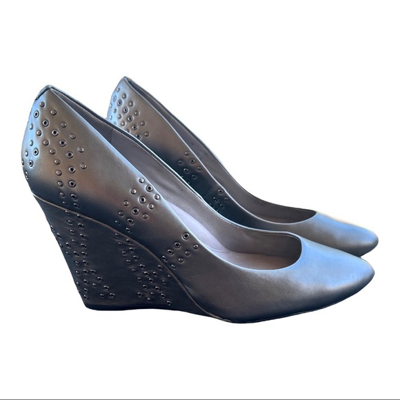 Kenneth Cole New York Silver Studed Wedge Heels Size 8.5 - Picture 5 of 8